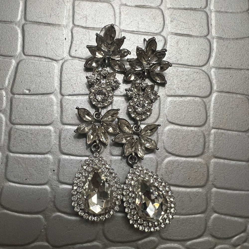 Elegant Silver Crystal Drop Earrings